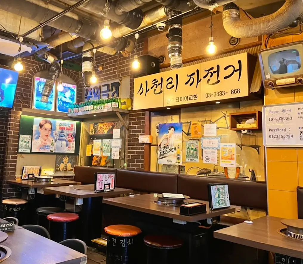 本場韓国のような店内